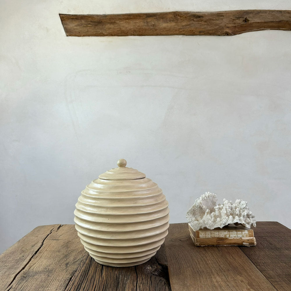 Beehive shaped ribbed pot