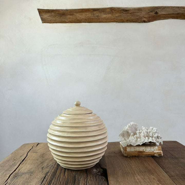 Beehive shaped ribbed pot