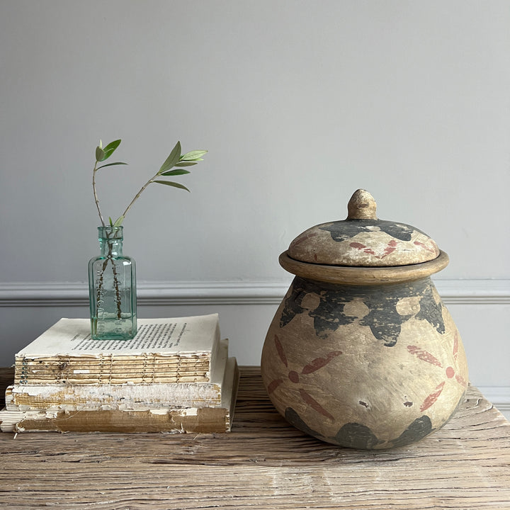 Decorative ceramic pot Indo