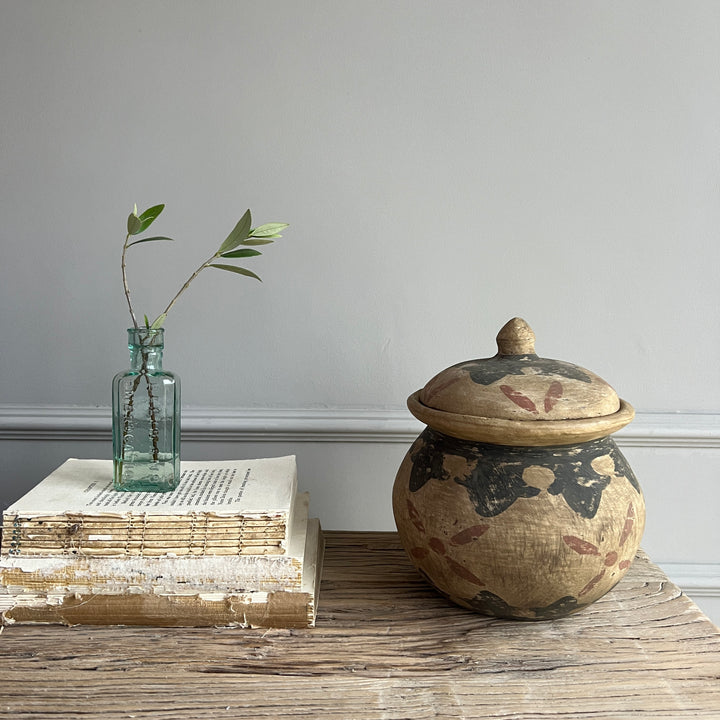 Decorative ceramic pot Indo
