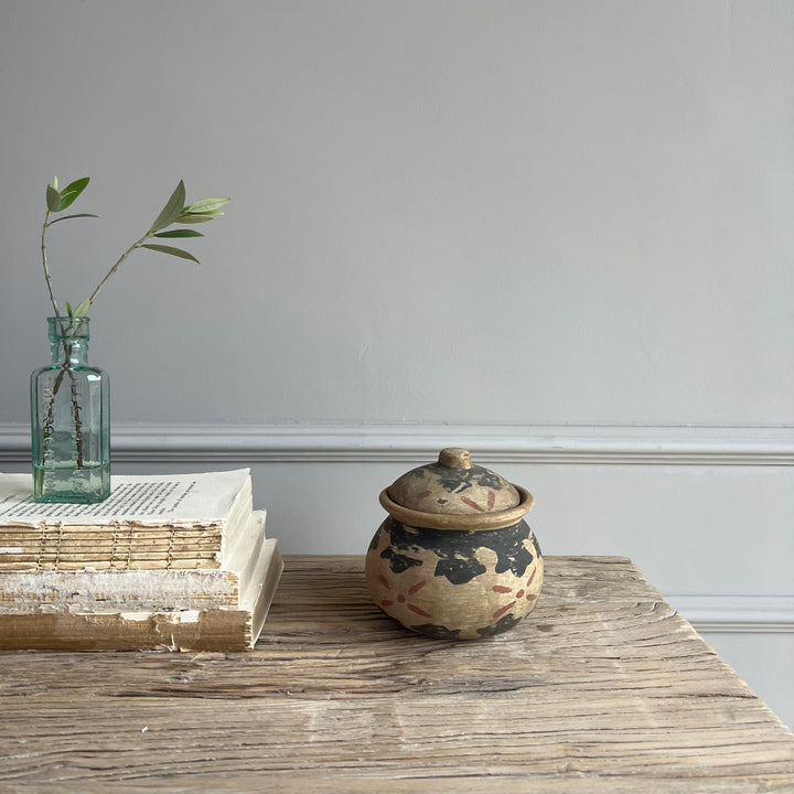 Decorative ceramic pot Indo