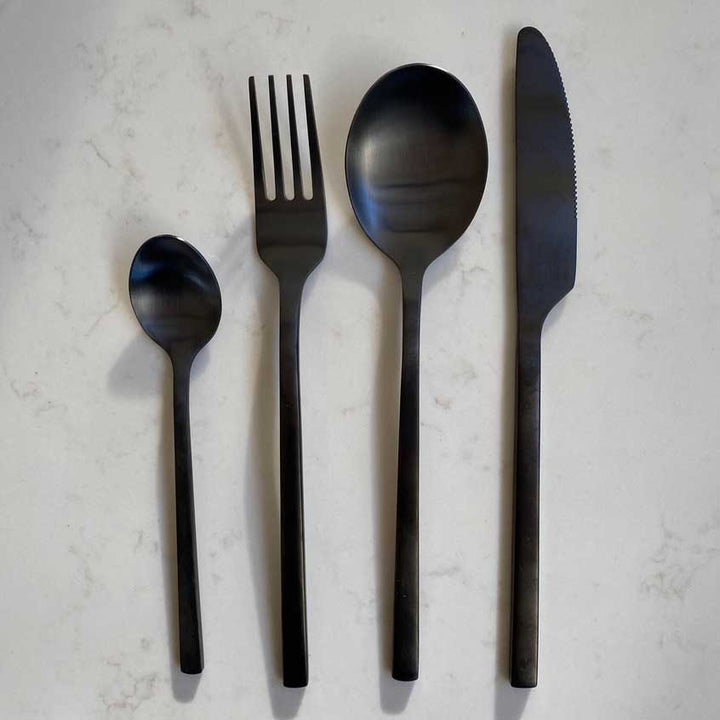 Black metal cutlery set | 16 pieces