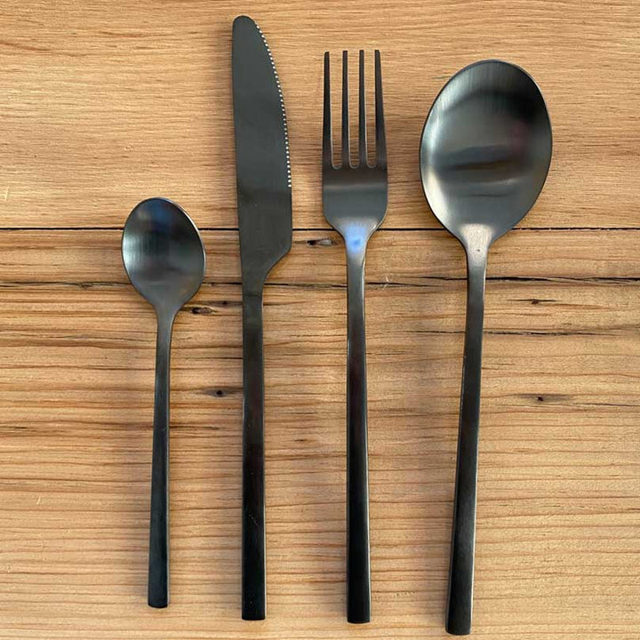 Black metal cutlery set | 16 pieces