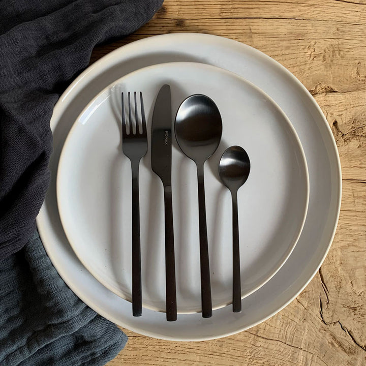 Black metal cutlery set | 16 pieces