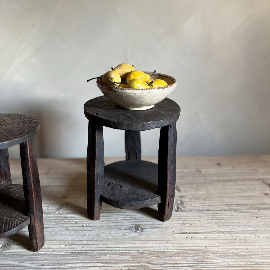 Round antique serving stand | Daisha