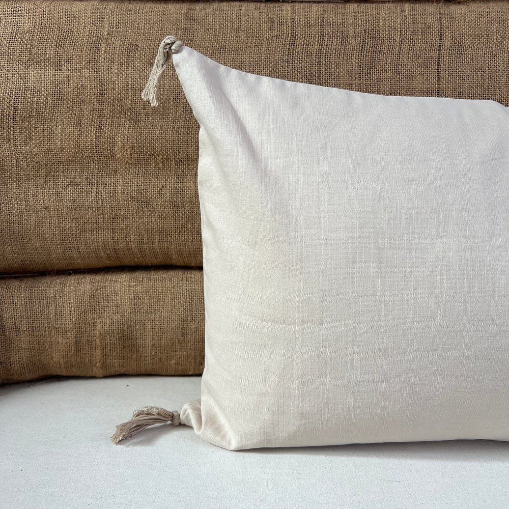 linen cushion with tassels neutral1