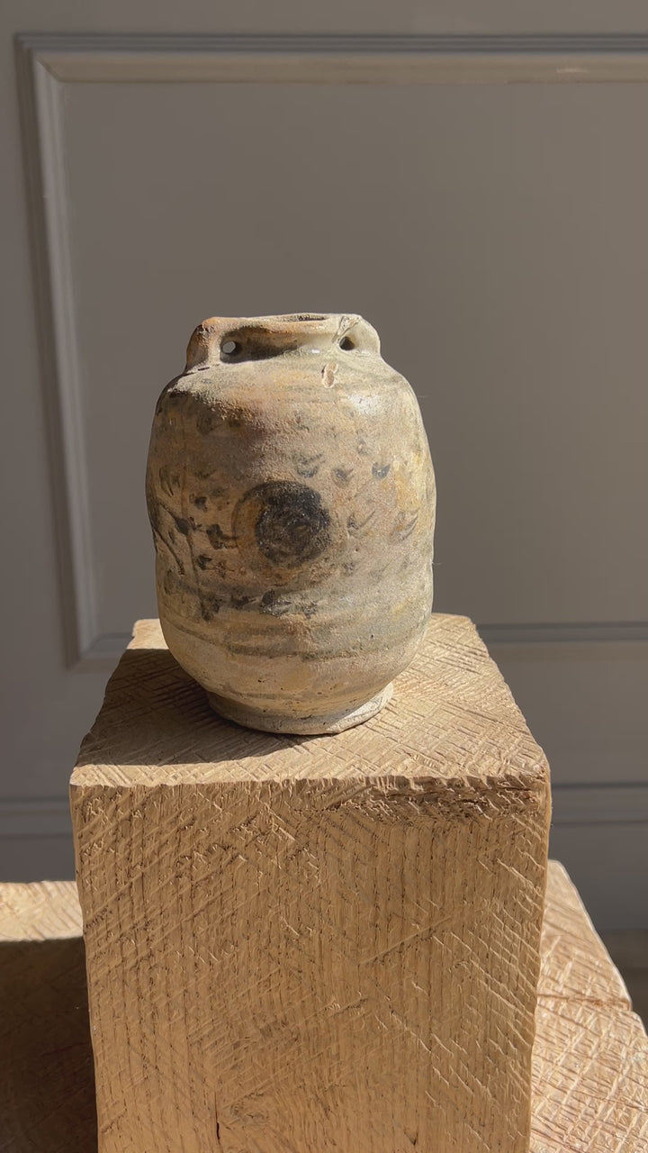 Antique Shipwreck Sawankhalok pottery jar 98010