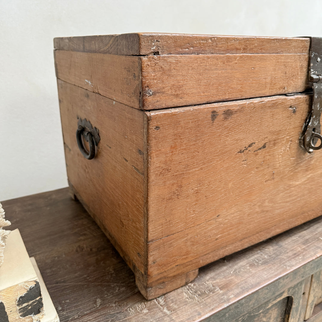 Antique watchmaker&