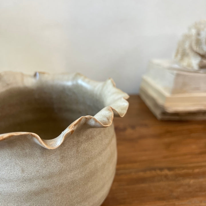 Petal edge stoneware plant pot