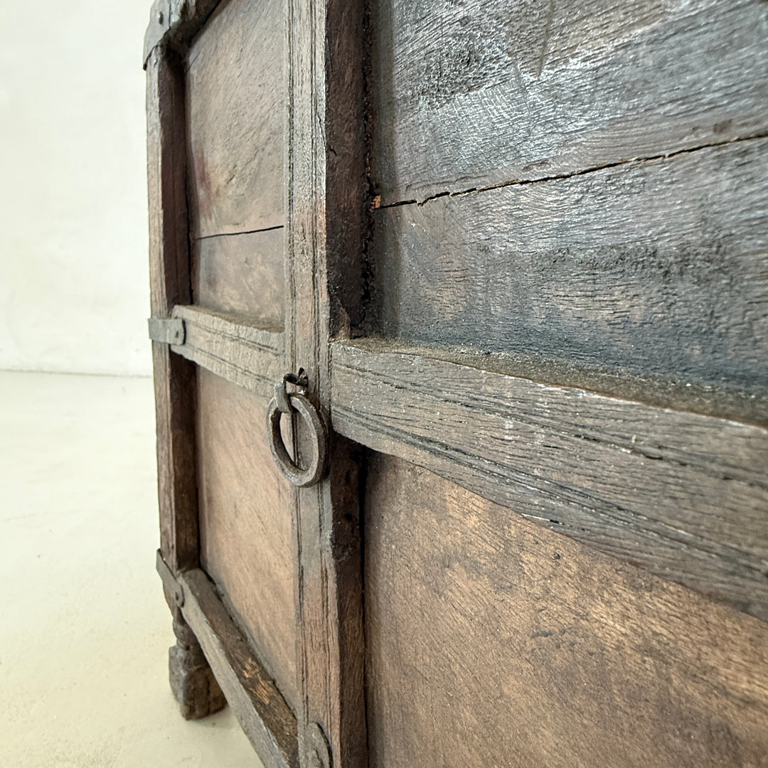 Ancient Merchants Chest | Albury