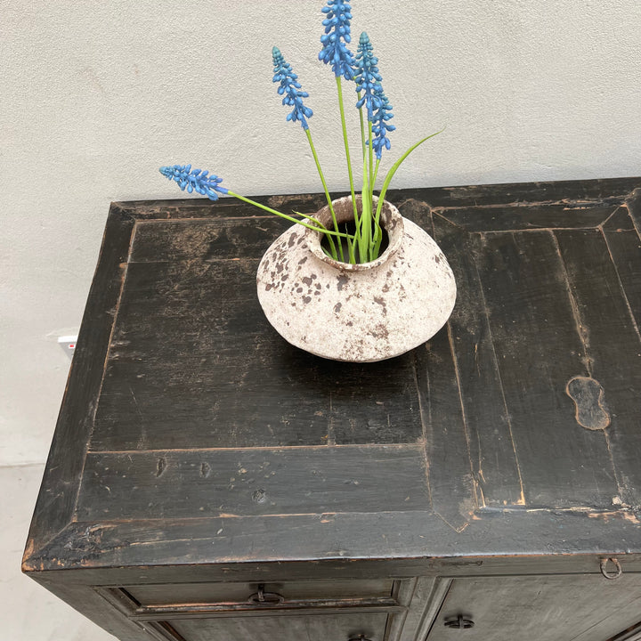 Antique black sideboard Trayi