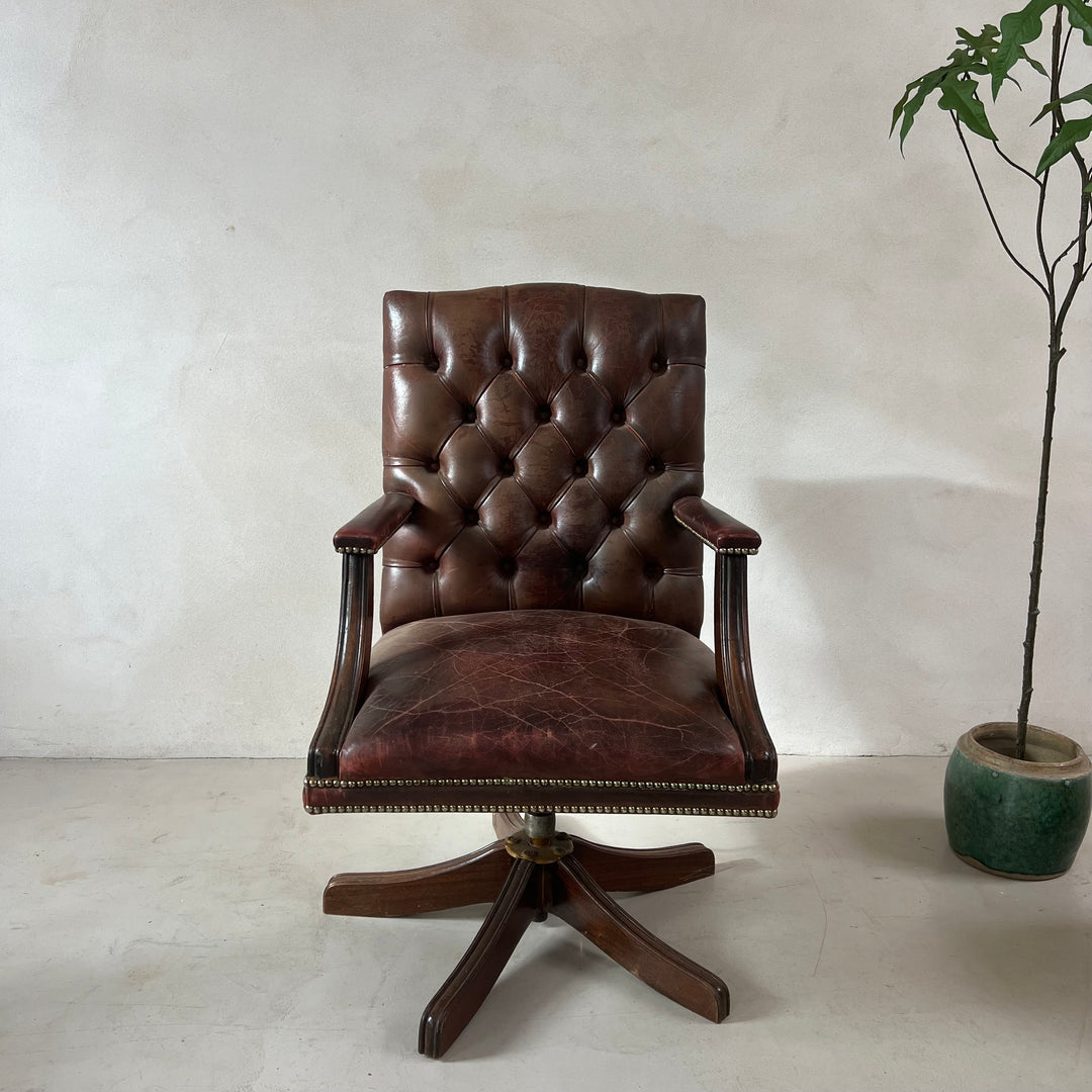 Vintage Mahogany Leather Gainsborough Swivel Chair | Oswald