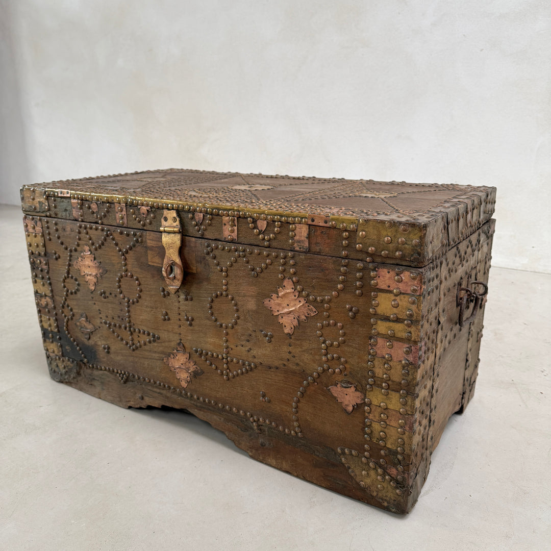 Antique Studded Blanket box | Shere
