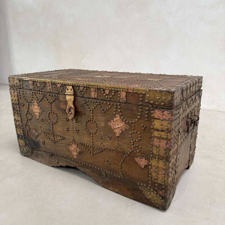 Antique Studded Blanket box | Shere