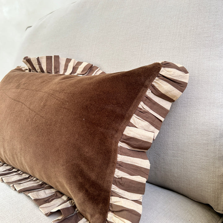 Frilled velvet cushion | Brown