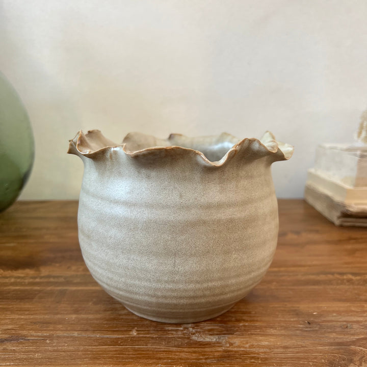 Petal edge stoneware plant pot