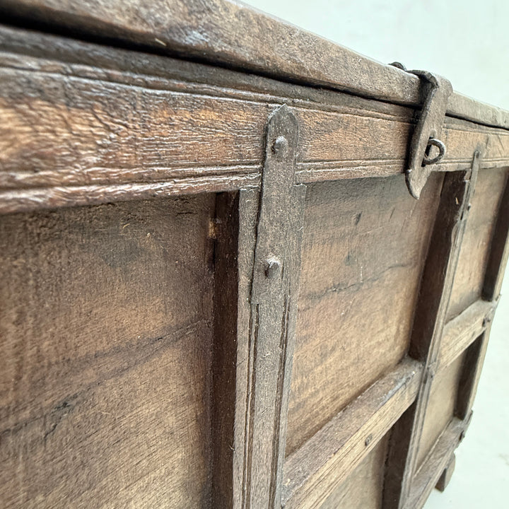 Ancient Merchants Chest | Albury