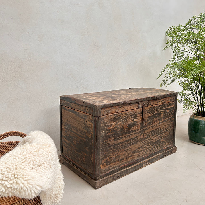 Antique blanket box storage trunk | Esme