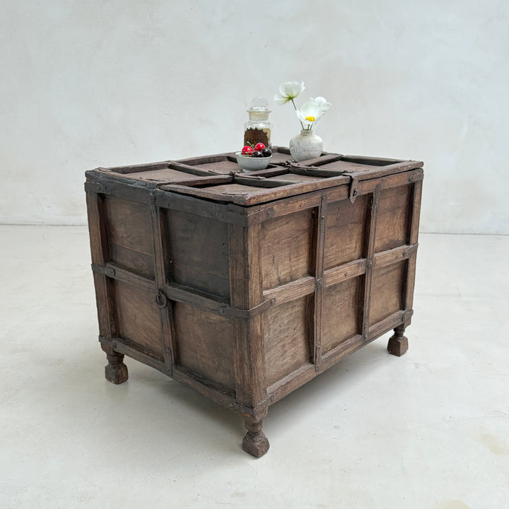 Ancient Merchants Chest | Albury