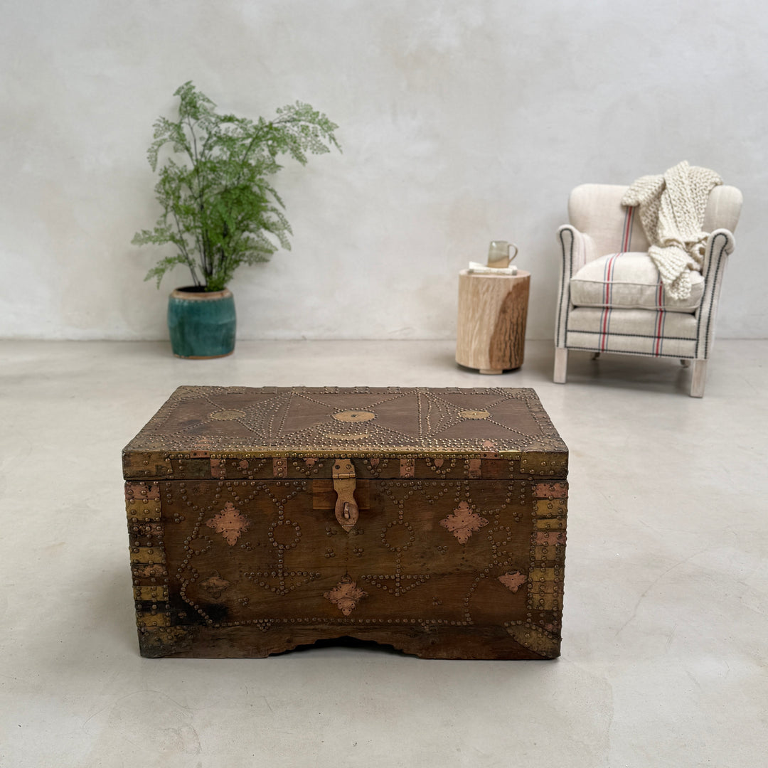 Antique Studded Blanket box | Shere