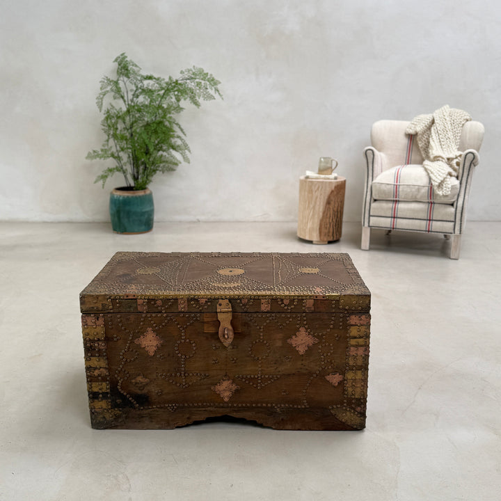 Antique Studded Blanket box | Shere