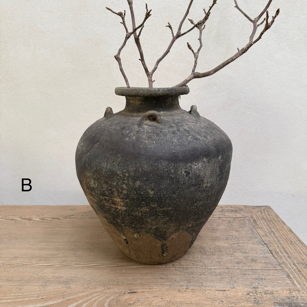 Rare Antique Sawankhalok Urn | medium