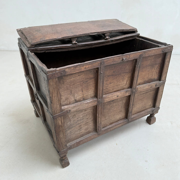 Ancient Merchants Chest | Albury