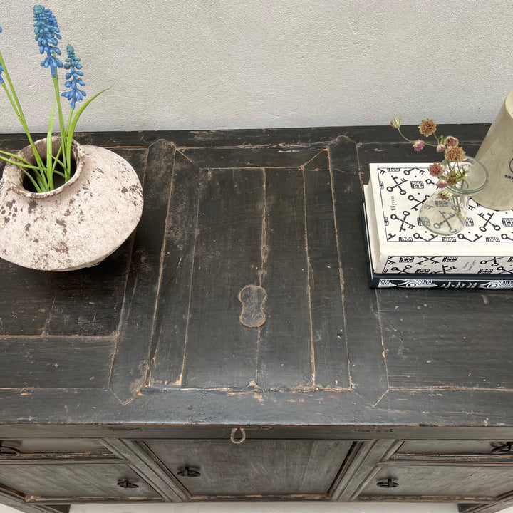 Antique black sideboard Trayi