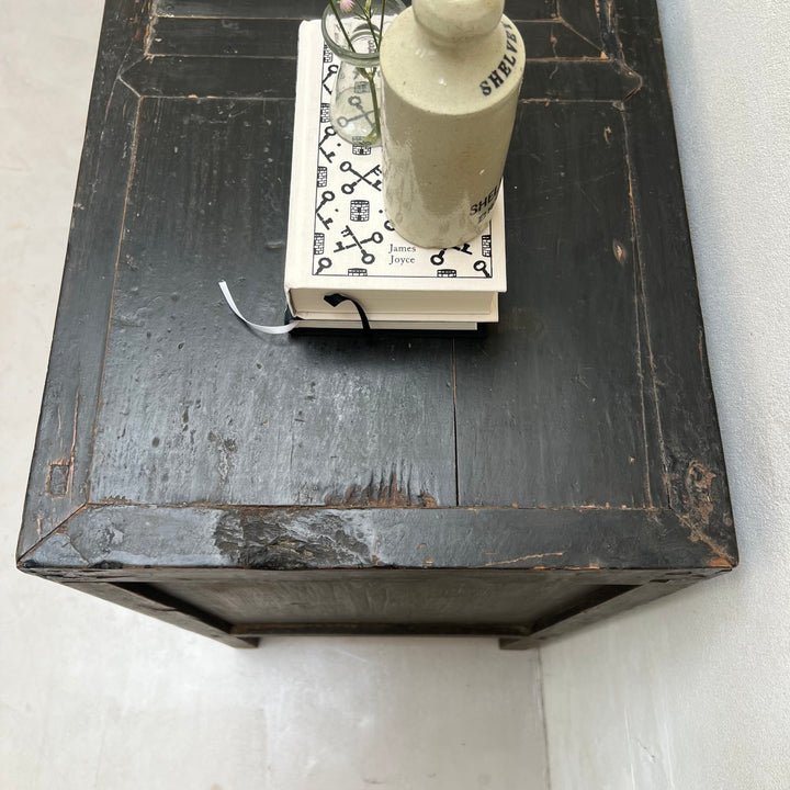 Antique black sideboard Trayi