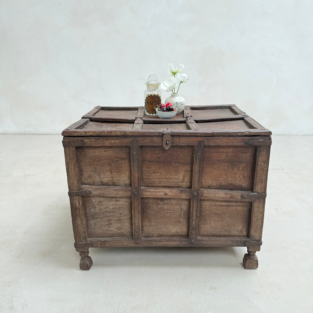 Ancient Merchants Chest | Albury