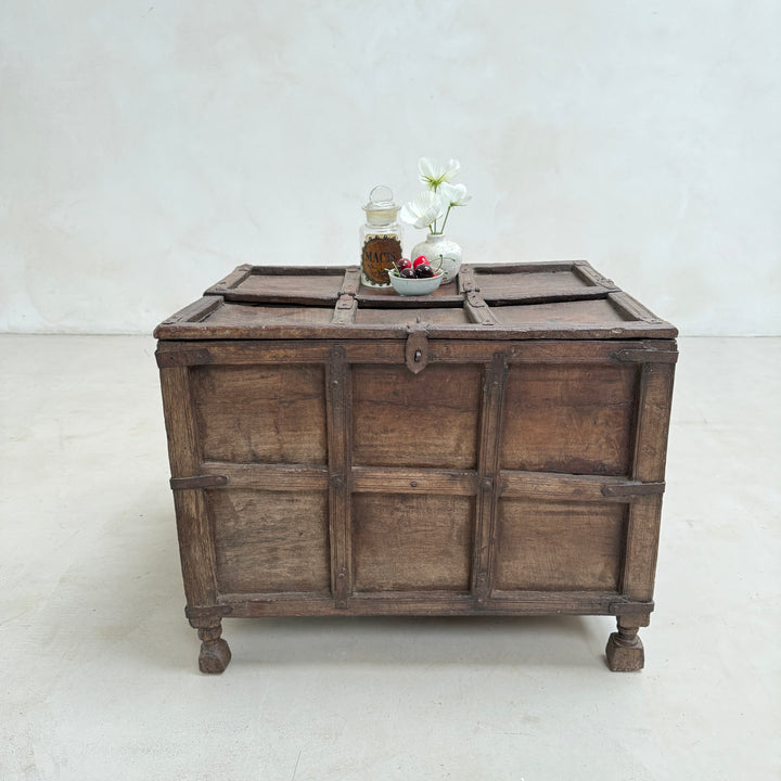 Ancient Merchants Chest | Albury