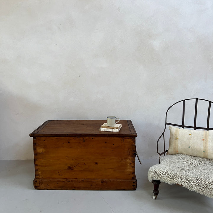 Vintage blanket box | Lawrence