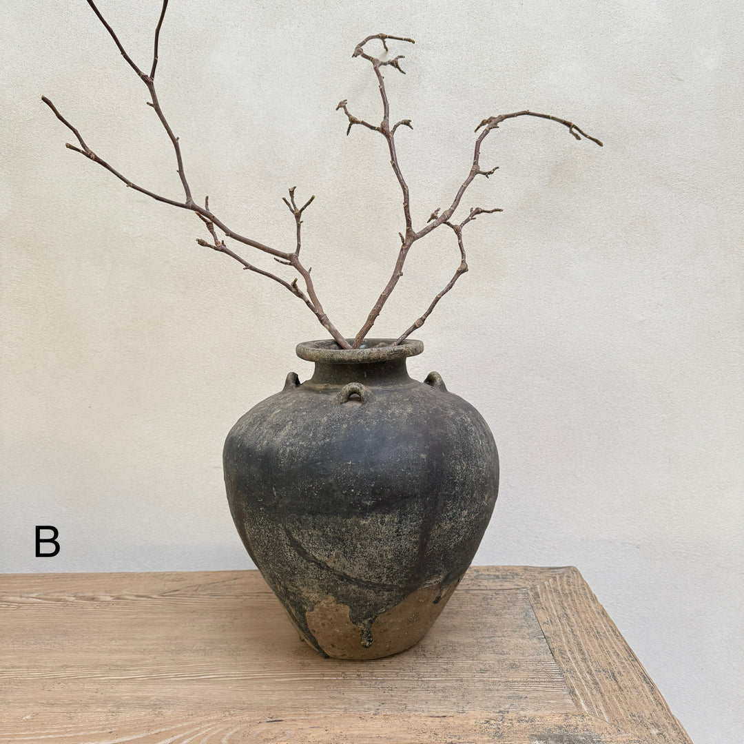 Rare Antique Sawankhalok Urn | medium