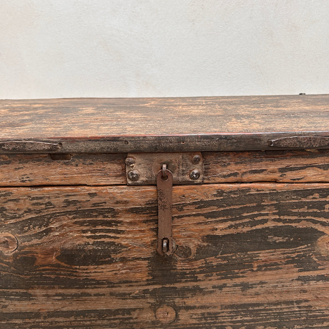 Antique blanket box storage trunk | Esme