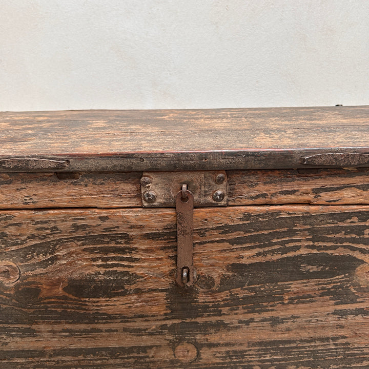 Antique blanket box storage trunk | Esme