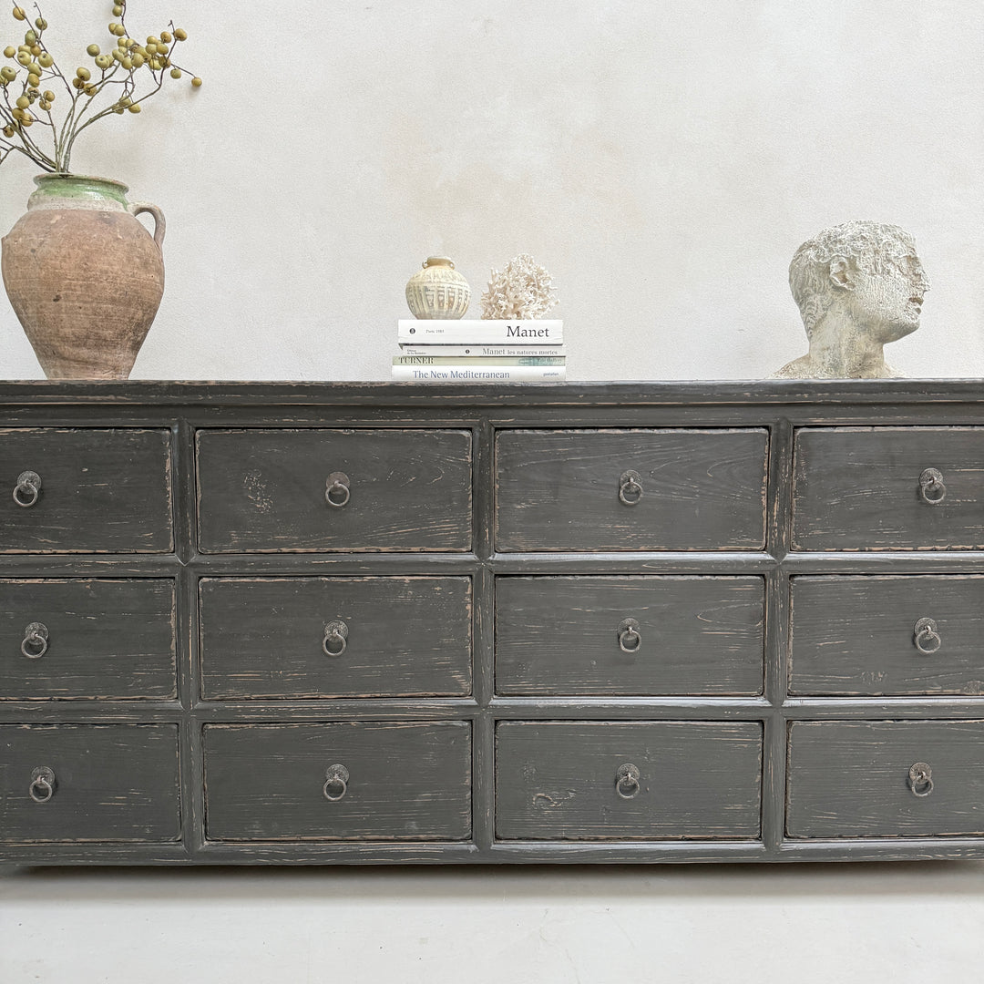 Large reclaimed chest of drawers black | Gisella