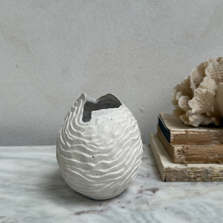 Small pear shaped vase | white