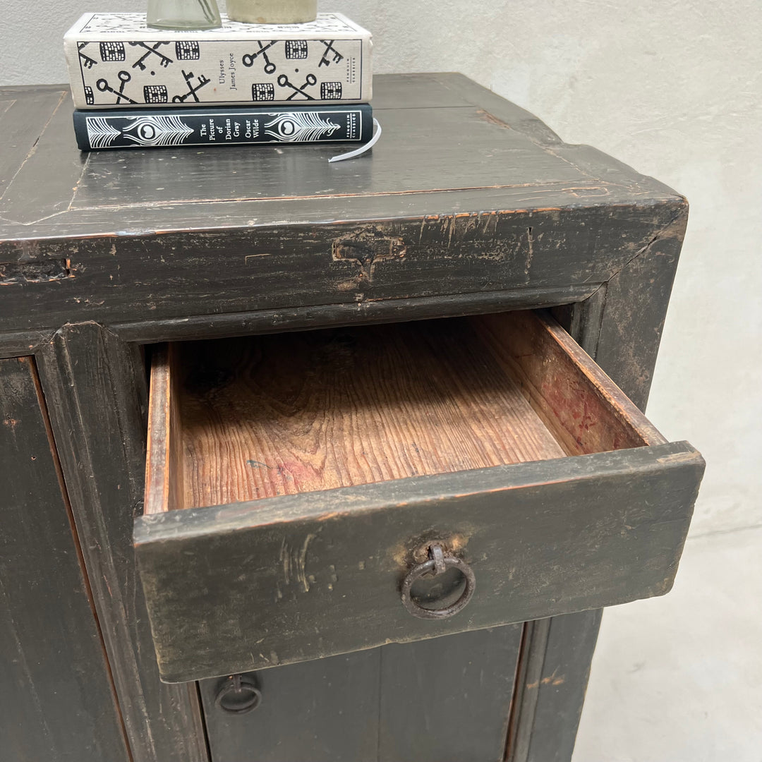 Antique black sideboard Trayi