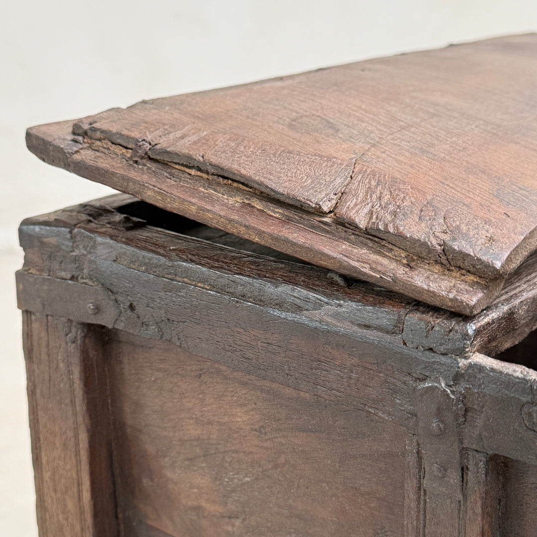 Ancient Merchants Chest | Albury
