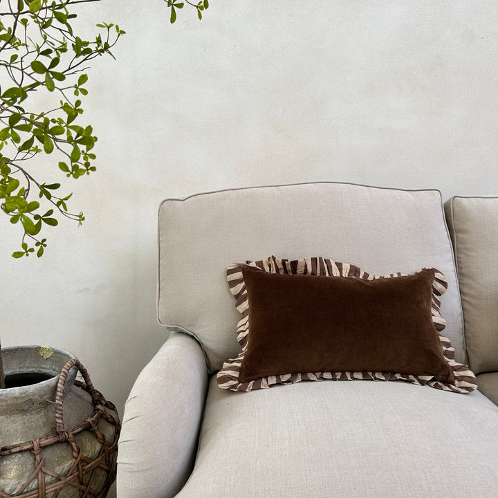 Frilled velvet cushion | Brown