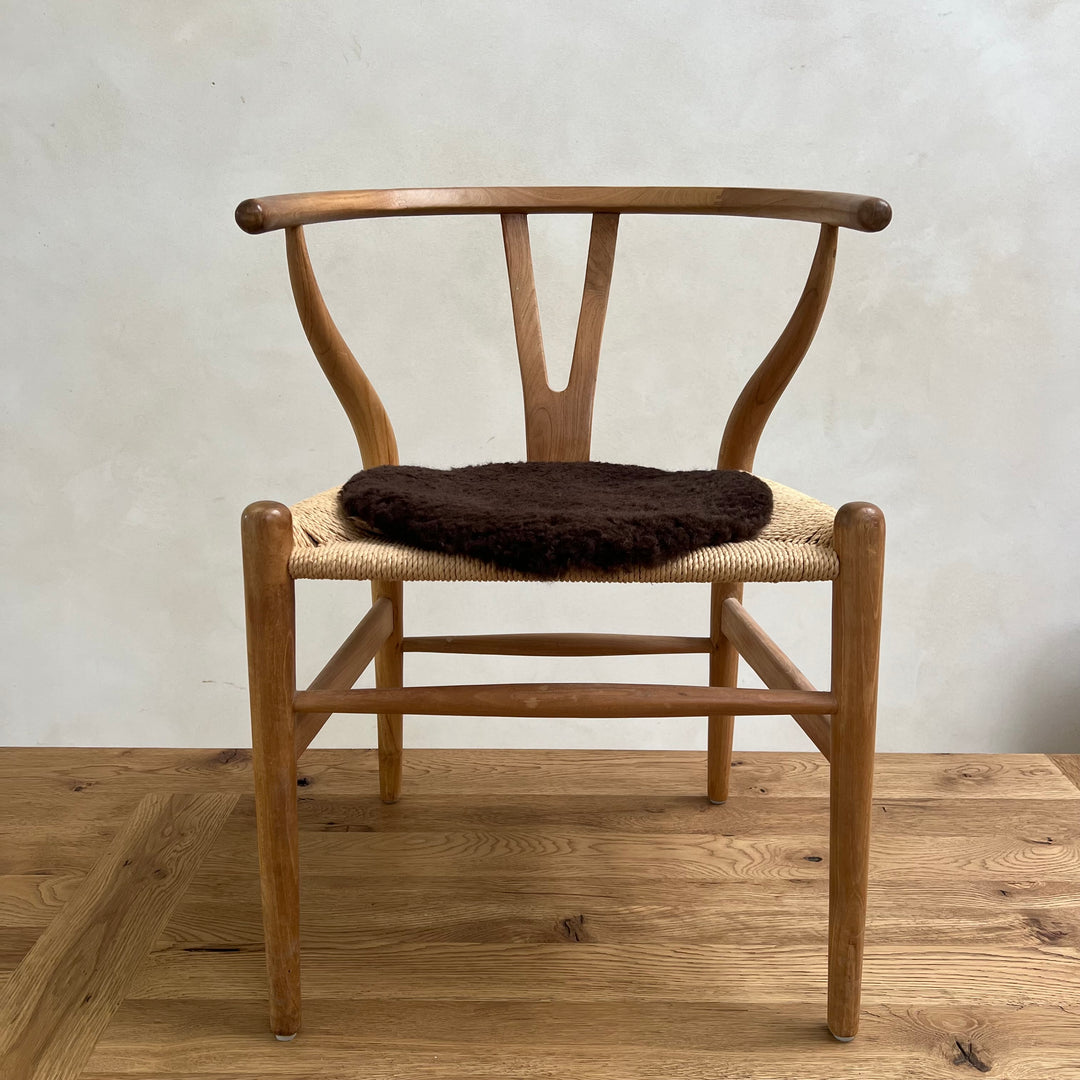 Round sheepskin seat topper | Dark Brown