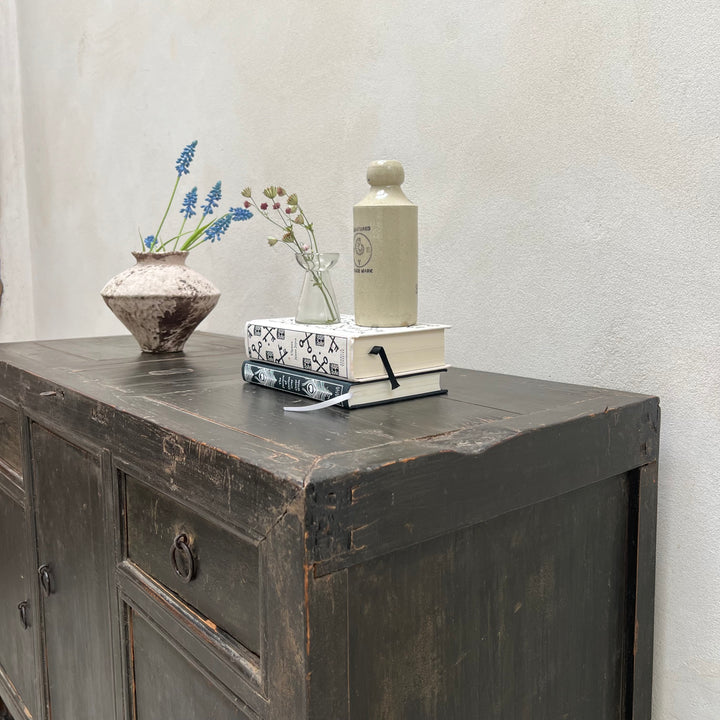 Antique black sideboard Trayi