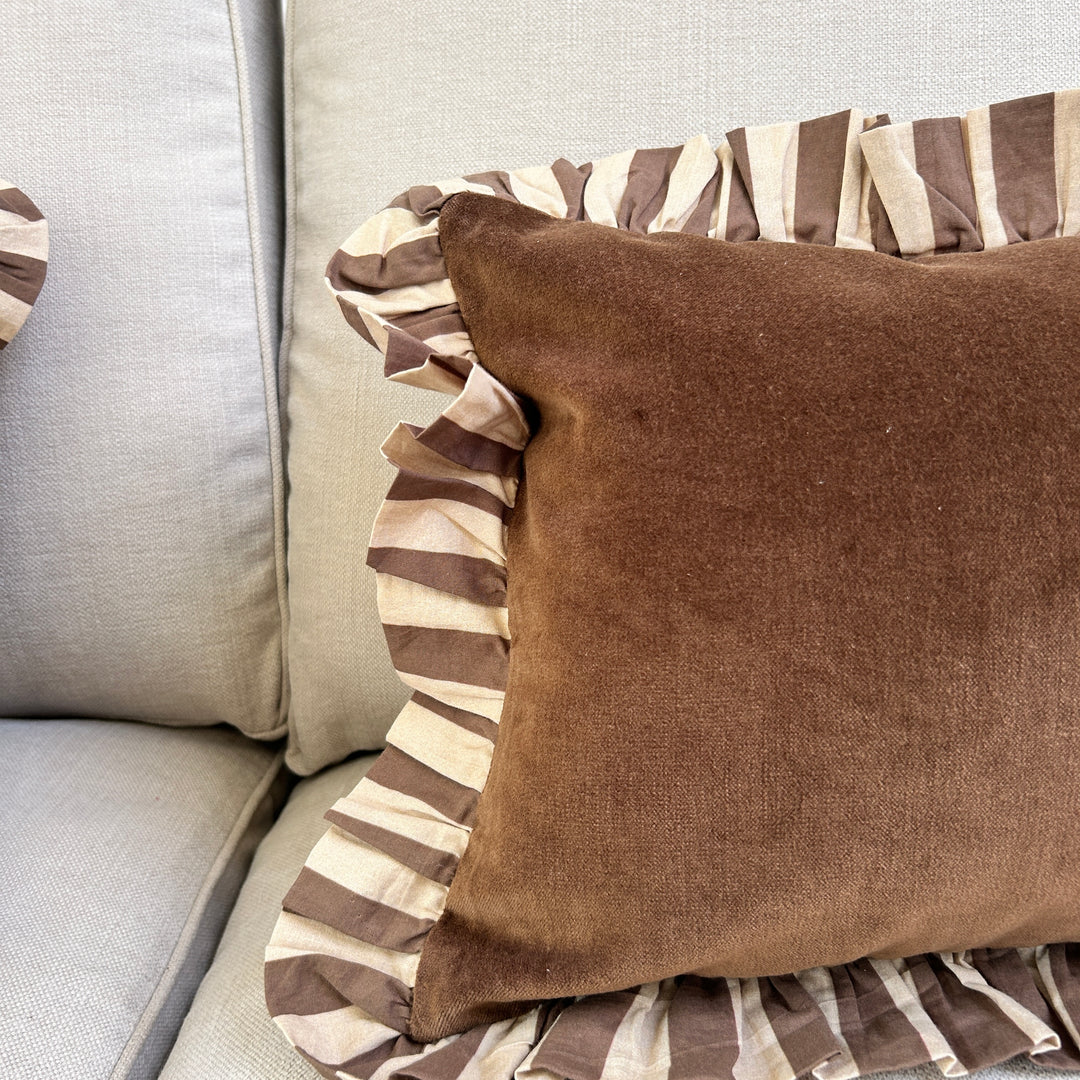 Frilled velvet cushion | Brown