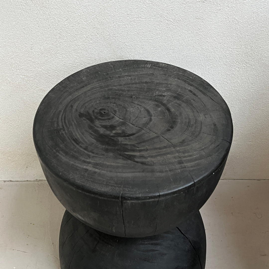 Round wooden black side table | Nova