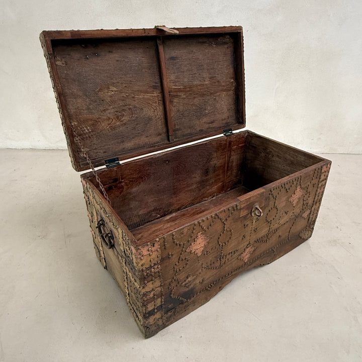 Antique Studded Blanket box | Shere