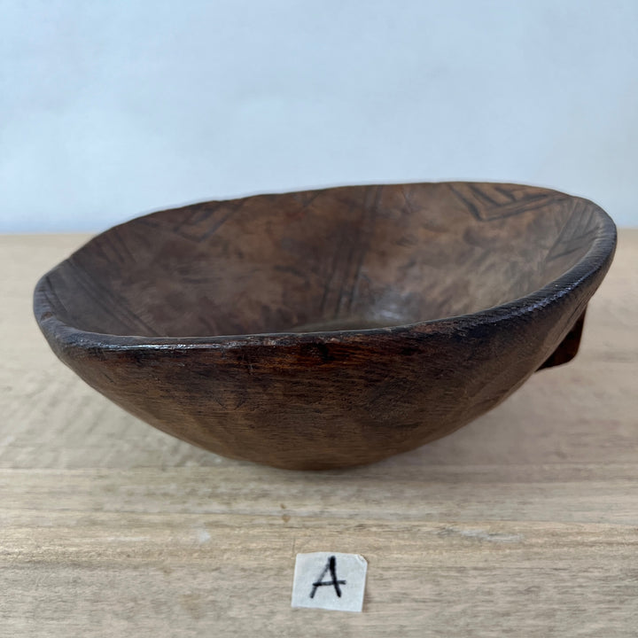 Antique African wooden bowl | Wubette A