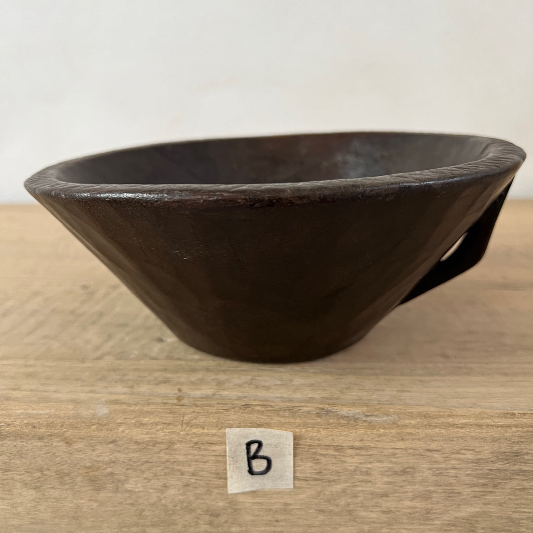 Antique African wooden bowl | Wubette B