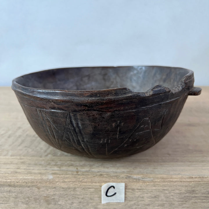 Antique African wooden bowl | Wubette C