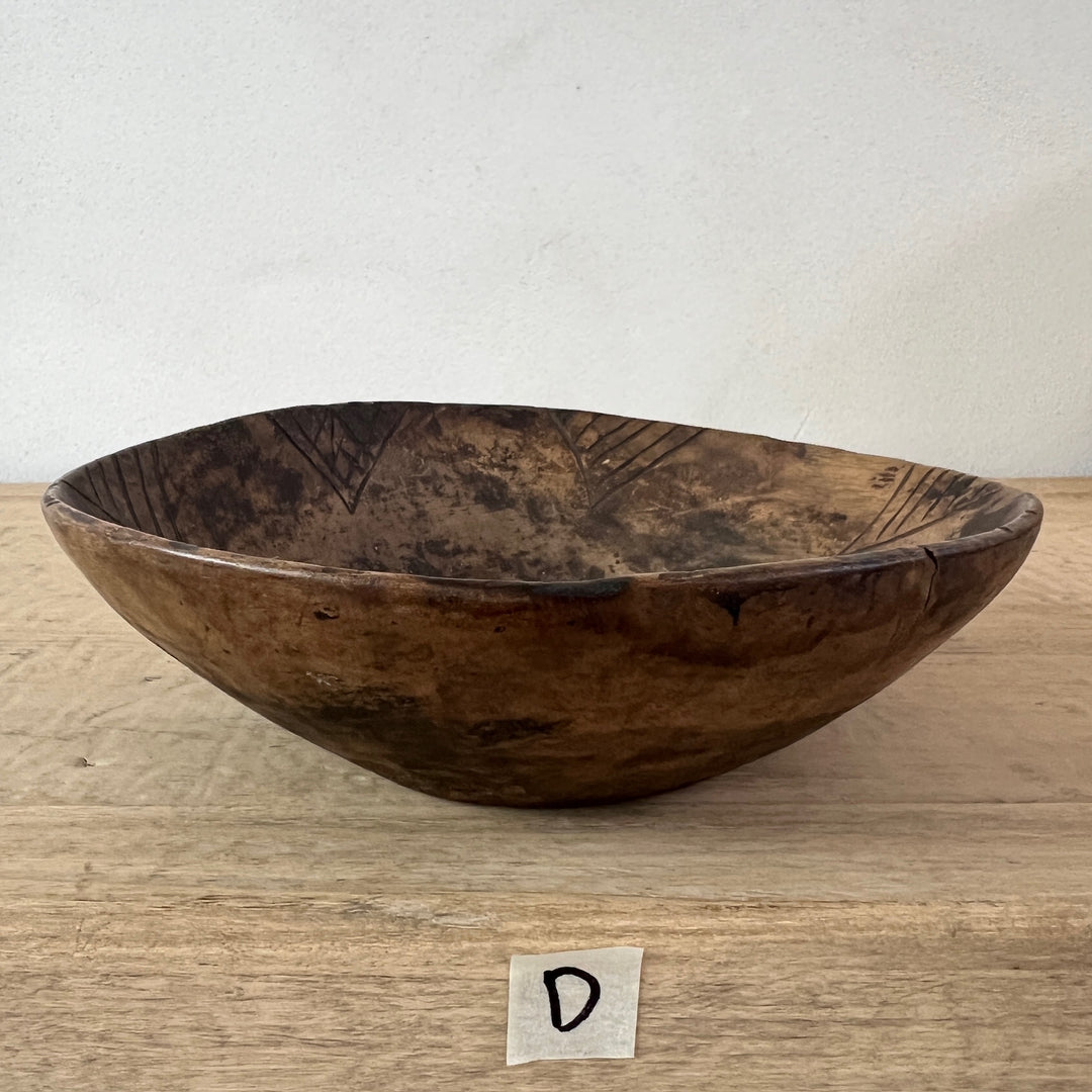 Antique African wooden bowl | Wubette D