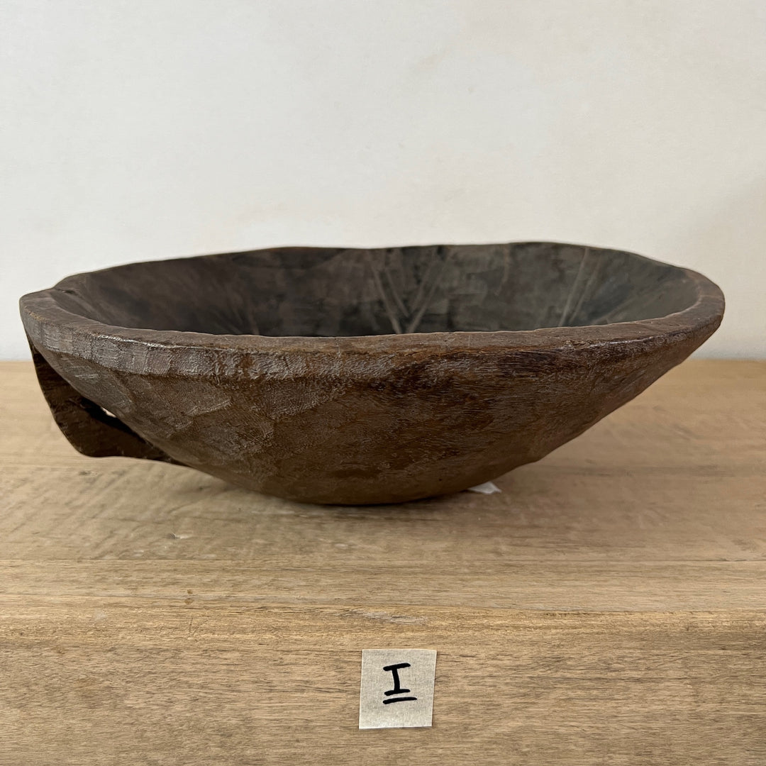 Antique African wooden bowl | Wubette I